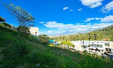 Terreno en venta con estratégica ubicación, sector Cumbayá