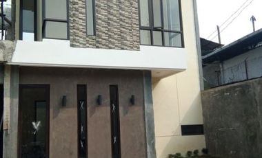 rumah siap huni 2 lantai lokasi strategis harga terjangkau