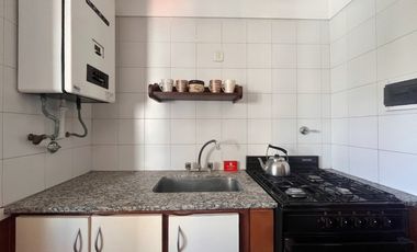 ALQUILER POR TEMPORADA - DOS AMBIENTES CON BALCÓN A LA CALLE Y WIFI