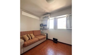 ALQUILER POR TEMPORADA - DOS AMBIENTES CON BALCÓN A LA CALLE Y WIFI