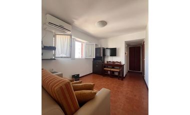 ALQUILER POR TEMPORADA - DOS AMBIENTES CON BALCÓN A LA CALLE Y WIFI