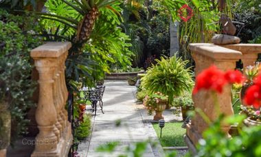 Casa de lujo en Venta en Ajijic con Alberca y Jardín
