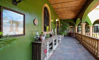 Casa de lujo en Venta en Ajijic con Alberca y Jardín