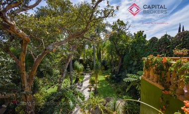 Casa de lujo en Venta en Ajijic con Alberca y Jardín