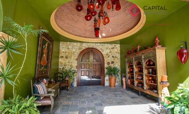 Casa de lujo en Venta en Ajijic con Alberca y Jardín