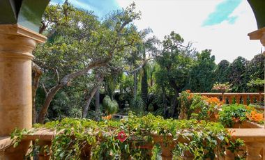 Casa de lujo en Venta en Ajijic con Alberca y Jardín