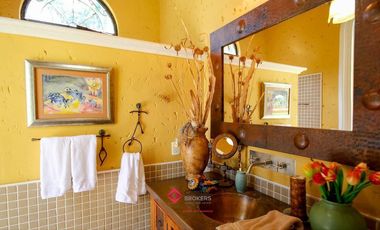 Casa de lujo en Venta en Ajijic con Alberca y Jardín