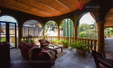 Casa de lujo en Venta en Ajijic con Alberca y Jardín