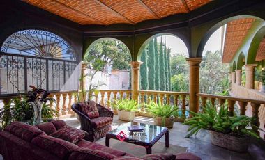 Casa de lujo en Venta en Ajijic con Alberca y Jardín