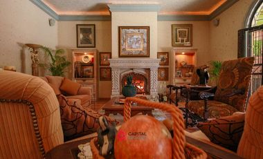 Casa de lujo en Venta en Ajijic con Alberca y Jardín