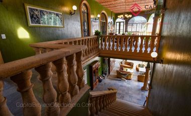 Casa de lujo en Venta en Ajijic con Alberca y Jardín