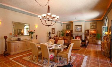 Casa de lujo en Venta en Ajijic con Alberca y Jardín