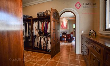 Casa de lujo en Venta en Ajijic con Alberca y Jardín