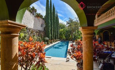 Casa de lujo en Venta en Ajijic con Alberca y Jardín
