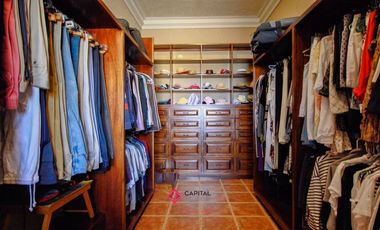 Casa de lujo en Venta en Ajijic con Alberca y Jardín