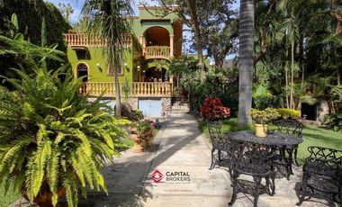 Casa de lujo en Venta en Ajijic con Alberca y Jardín
