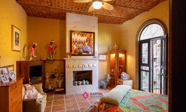 Casa de lujo en Venta en Ajijic con Alberca y Jardín