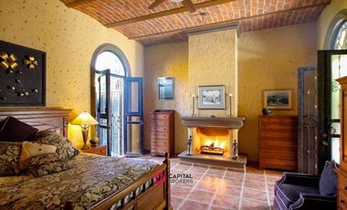 Casa de lujo en Venta en Ajijic con Alberca y Jardín