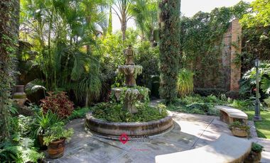 Casa de lujo en Venta en Ajijic con Alberca y Jardín