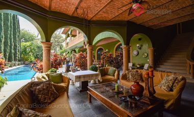 Casa de lujo en Venta en Ajijic con Alberca y Jardín