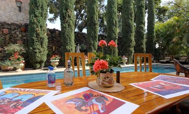 Casa de lujo en Venta en Ajijic con Alberca y Jardín
