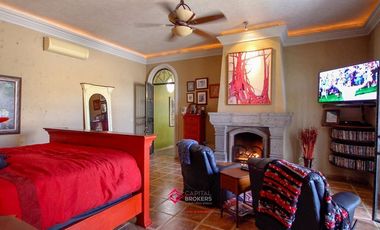 Casa de lujo en Venta en Ajijic con Alberca y Jardín
