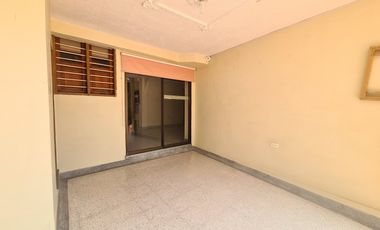 COD. 611 - SE ARRIENDA CASA - BARRIO: LA FORD