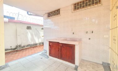 COD. 611 - SE ARRIENDA CASA - BARRIO: LA FORD