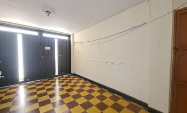 COD. 611 - SE ARRIENDA CASA - BARRIO: LA FORD