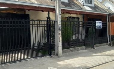 Casa en venta de 4 dorm. en Curicó