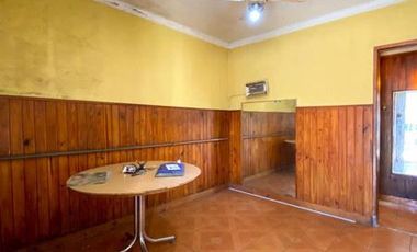 Casa a refaccionar sobre lote propio en Lanus Este