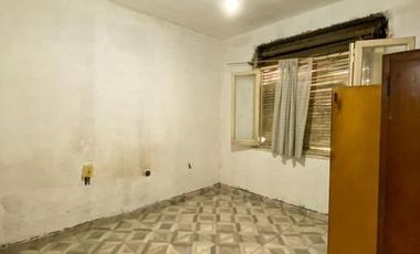 Casa a refaccionar sobre lote propio en Lanus Este