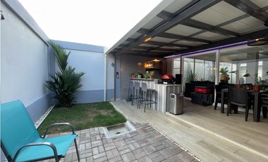 Se vende casa en Costa Verde