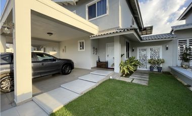 Se vende casa en Costa Verde