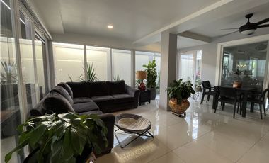 Se vende casa en Costa Verde