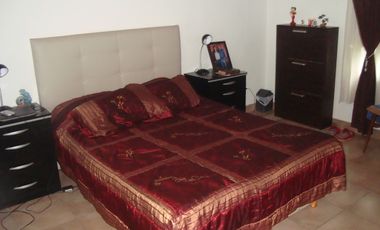 VENTA O PERMUTA AMPLIA CASA 3 DORM.C/GARAJE/GALERIA CUBIERTA/FONDO LIBRE S/LOTE DE 10X34 MTS