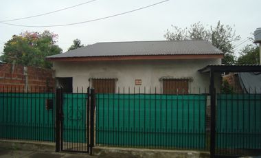 VENTA O PERMUTA AMPLIA CASA 3 DORM.C/GARAJE/GALERIA CUBIERTA/FONDO LIBRE S/LOTE DE 10X34 MTS