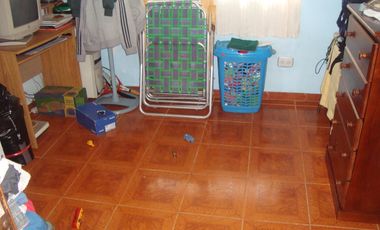 VENTA O PERMUTA AMPLIA CASA 3 DORM.C/GARAJE/GALERIA CUBIERTA/FONDO LIBRE S/LOTE DE 10X34 MTS