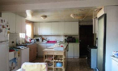 Casa en Venta en Avenida Central / Lo Cañas