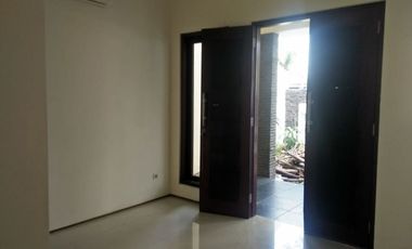 Single House dengan Kolam Renang di Cilandak & Kondisi Furnished HSE-A0588