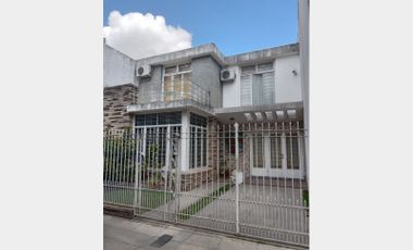 Casa  en Venta Villa Sarmiento / Moron (A120 3475)
