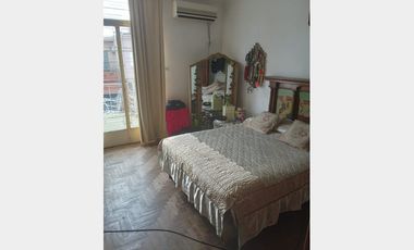 Casa  en Venta Villa Sarmiento / Moron (A120 3475)