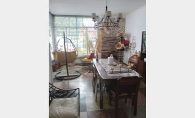 Casa  en Venta Villa Sarmiento / Moron (A120 3475)