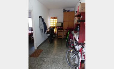 Casa  en Venta Villa Sarmiento / Moron (A120 3475)