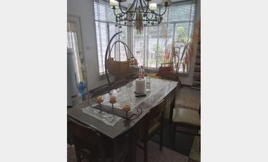 Casa  en Venta Villa Sarmiento / Moron (A120 3475)
