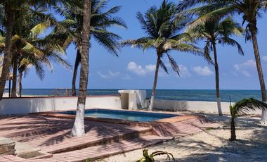 Casa en venta en Puerto Morelos frente al mar