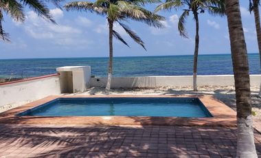 Casa en venta en Puerto Morelos frente al mar