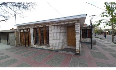 VENDO CASA 3 DORMITORIOS 2 BAÑOS- LOCAL COMERCIAL EN LUZURIAGA MAIPU