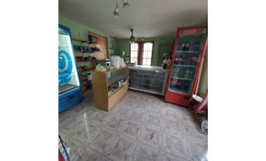 VENDO CASA 3 DORMITORIOS 2 BAÑOS- LOCAL COMERCIAL EN LUZURIAGA MAIPU