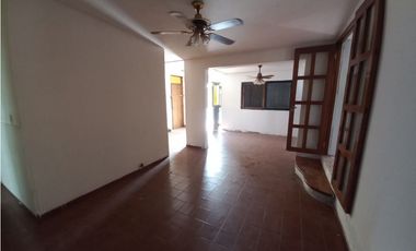 VENDO CASA 3 DORMITORIOS 2 BAÑOS- LOCAL COMERCIAL EN LUZURIAGA MAIPU